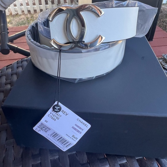 CHANEL ❤️🔥❤️🔥NEW CC LOGO REVERSIBLE BLACK AND WHITE LEATHER BELT Size 80 - Picture 2 of 16